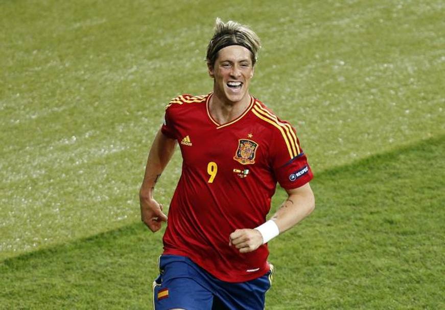 Fernando Torres è un nuovo attaccante del Milan: i rossoneri hanno raggiunto l&#39;accordo con il Chelsea per un prestito biennale. Ripercorriamo la carriera del Niño, dall&#39;esplosione a Madrid, all&#39;apoteosi al Liverpool fino alle tante difficoltà (lenite dai trionfi europei) incontrate al Chelsea (Epa)